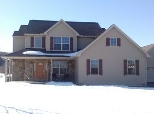 102 Cider Mill Rd, Mertztown, PA 19539