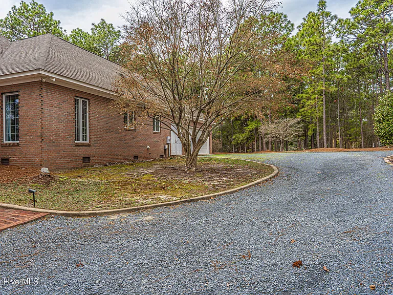 12 Wildwood Ln — Photo 7
