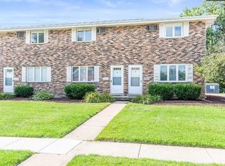 110 Town Crest Dr APT E, New Lenox, IL 60451