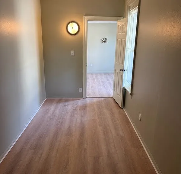 105 Sweeting St — Photo 9