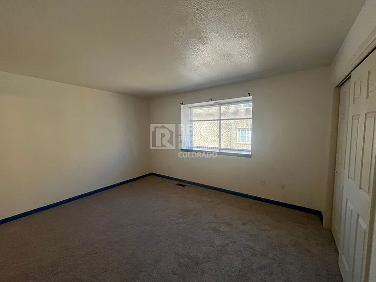 911 Tulip St S #B — Photo 10