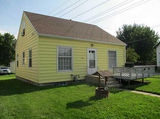 1027 C Ave NW, Cedar Rapids, IA 52405