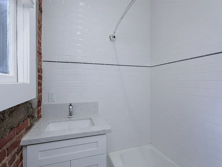 149 S Los Robles Ave — Photo 59