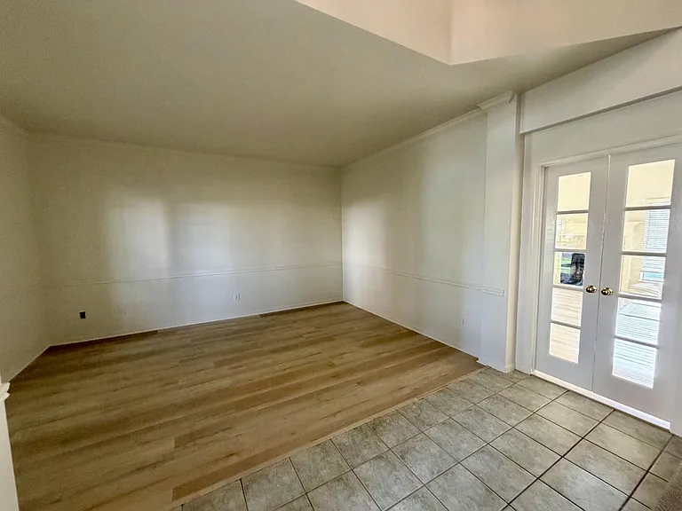 2317 Orleans Ln — Photo 8