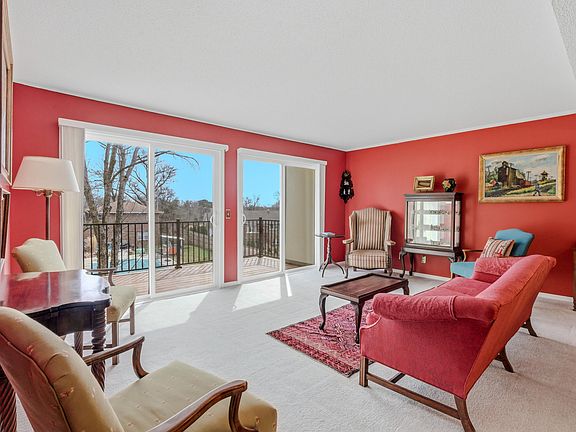 4th image of 2710 Rollins Rd #A3