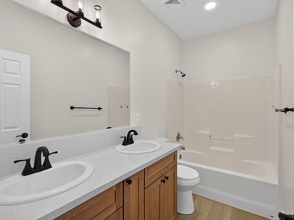 4th image of 70 15th St