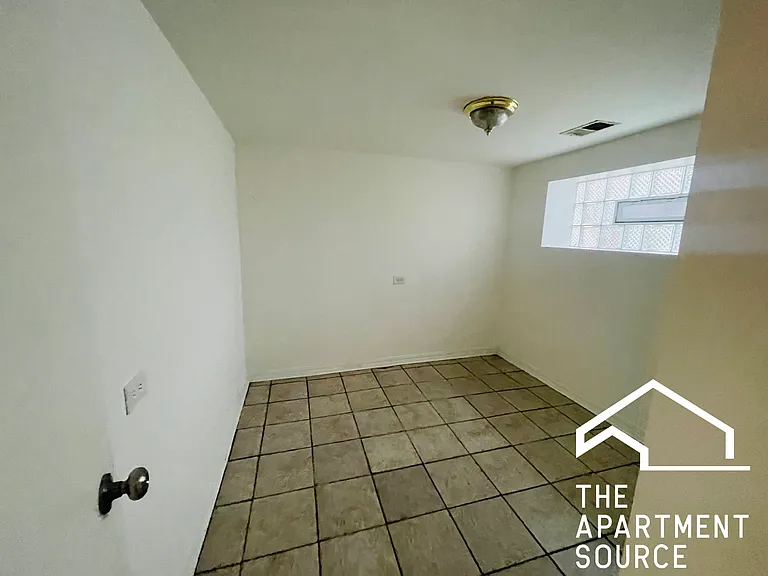 5214 W Crystal St #1 — Photo 13