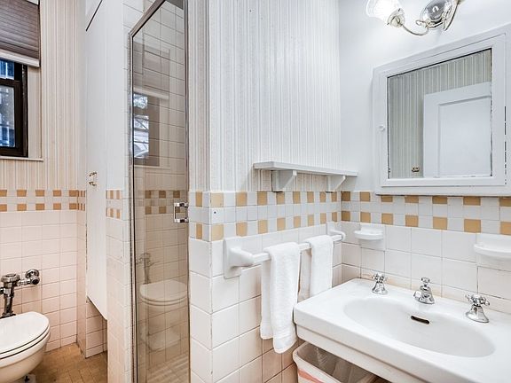 5th image of 151 E 83rd St APT 1A
