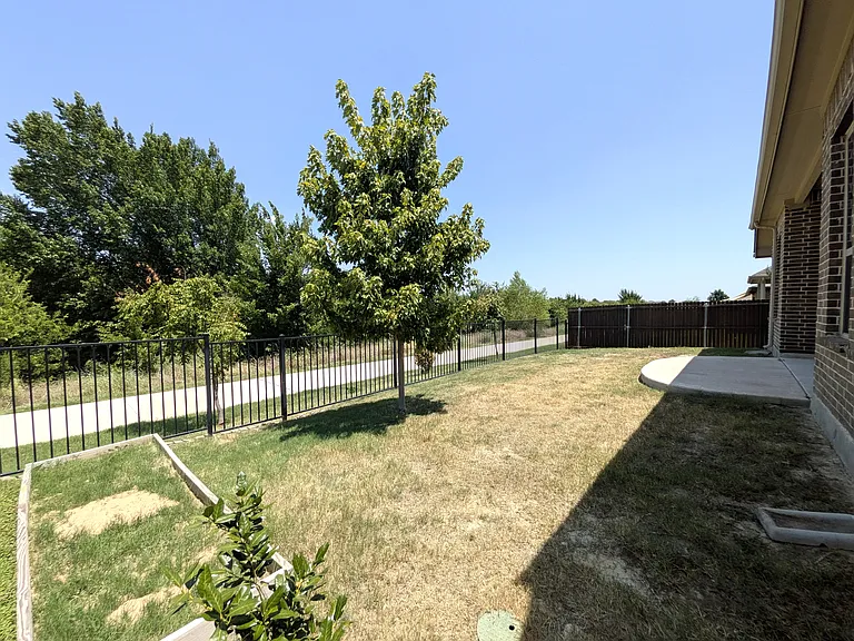 9324 Bronze Meadow Dr — Photo 17