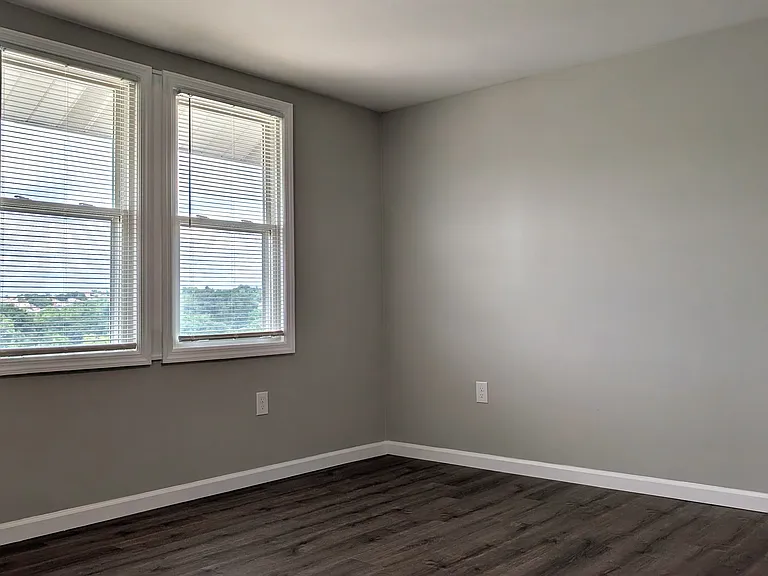 2903 Homehurst Ave — Photo 10