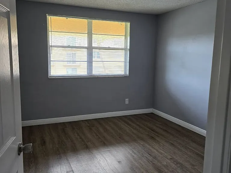 5820 N Church Ave #346 — Photo 4