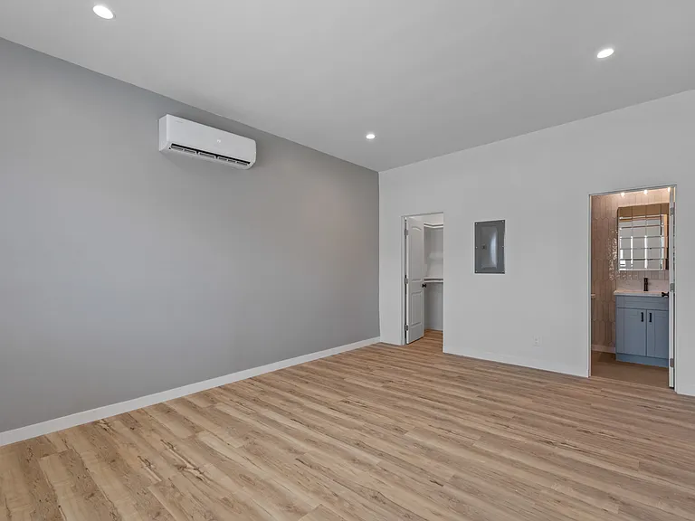 1195 Georgia St #C — Photo 14