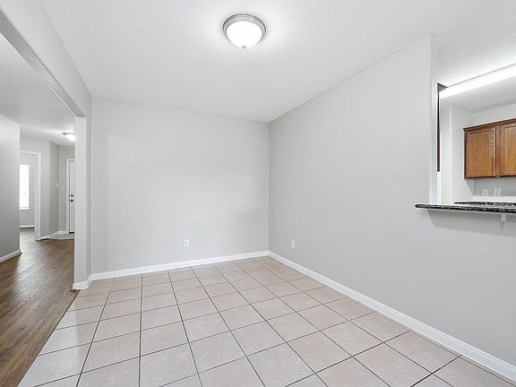 3rd image of 9815 Onyx Trail Dr