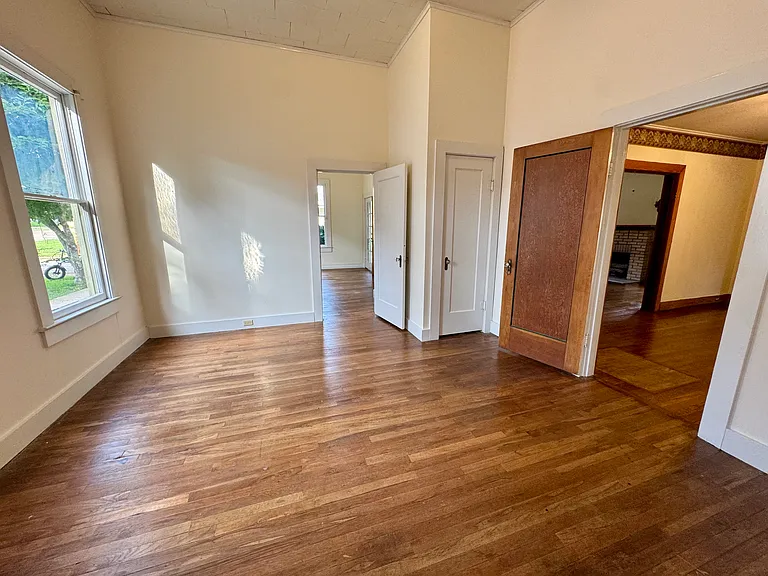 723 N John St — Photo 11