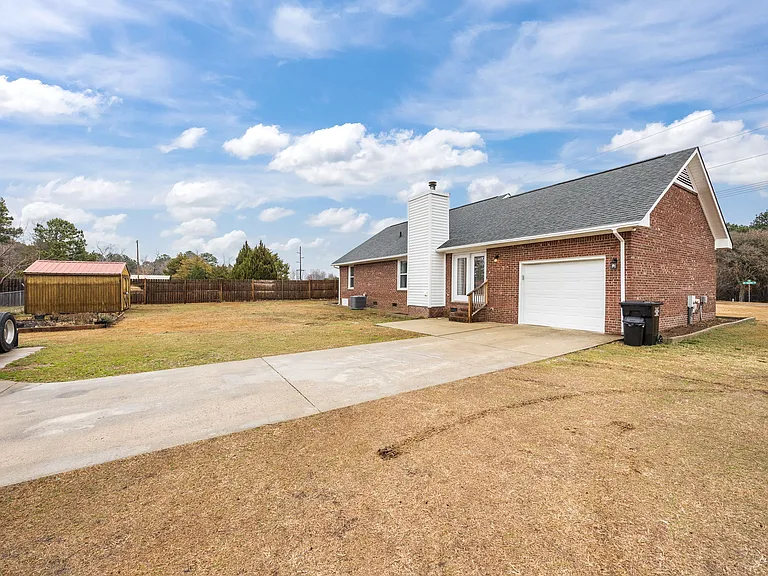 38 Hallmark Dr — Photo 33