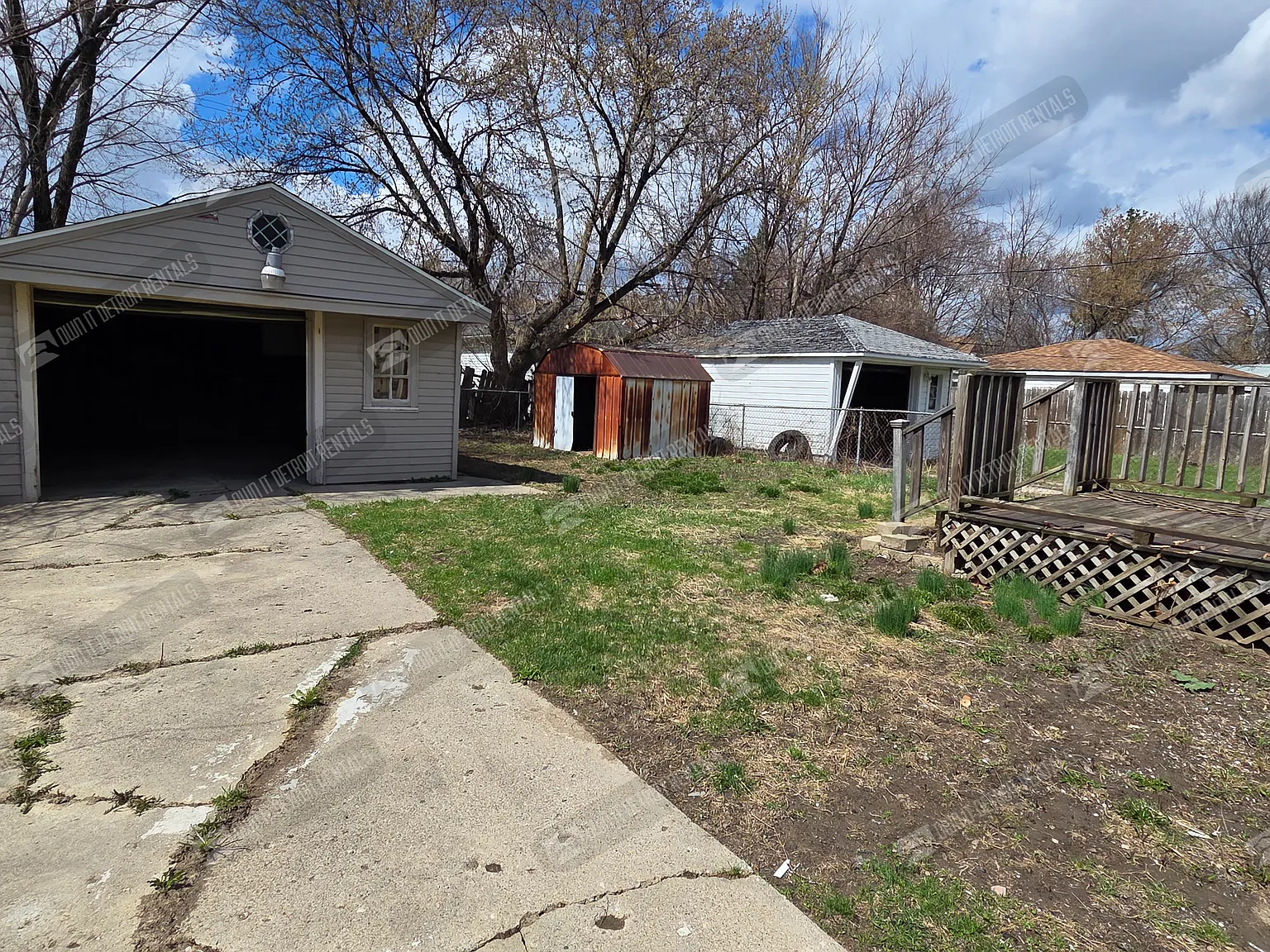 House - Bungalow — Photo 3