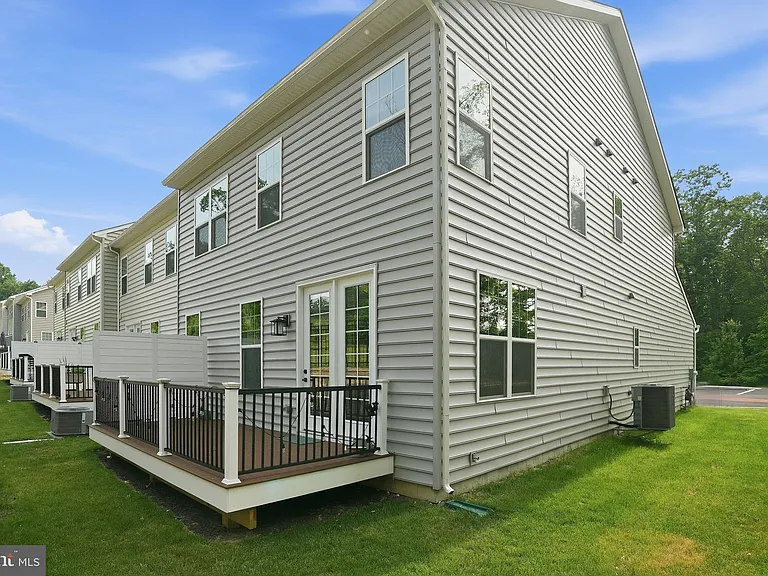 411 W Ponds Edge Dr — Photo 39