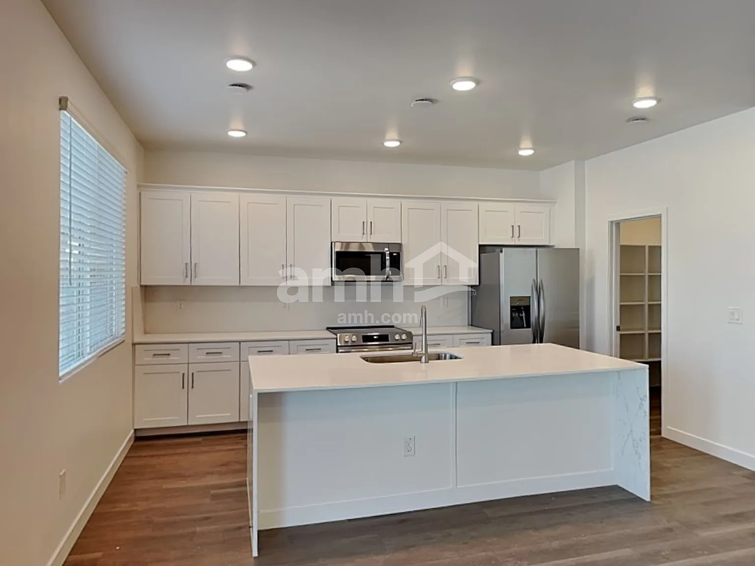 5 bed, 3.0 bath, 2506 sqft, $2,670 — Photo 3