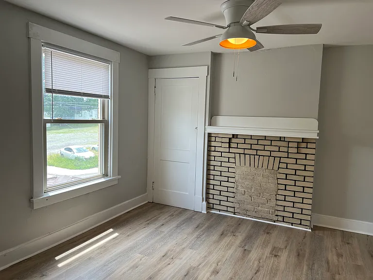 220 Locust Ave — Photo 7