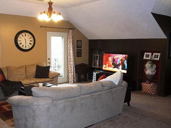 5th image of 3027 W Capital Ave Suite 18
