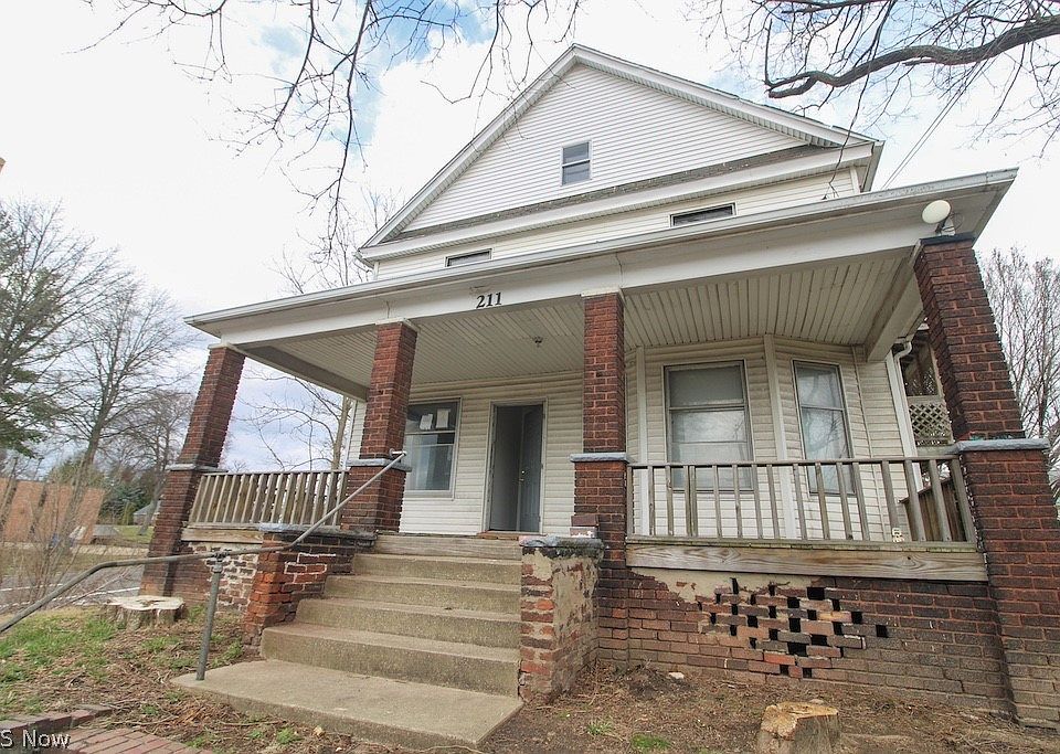1st image of 211 15th St NE