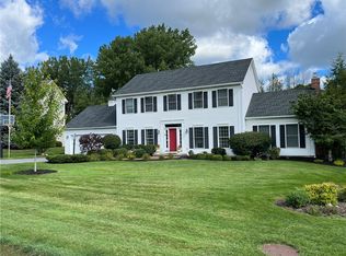 16 Hedge Wood Ln, Pittsford, NY 14534