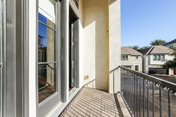 2207 Hilshire Glen Ct — Photo 21