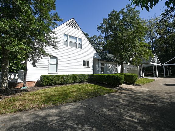 3rd image of 2866 N Thompson Ln