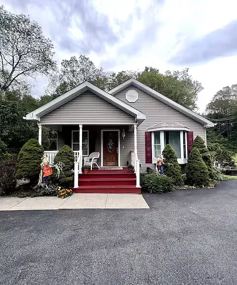 104 Sewell St — Photo 1