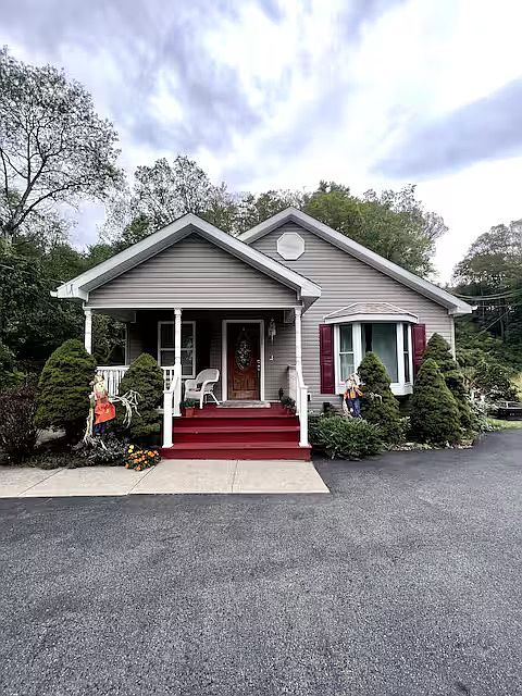 1st image of 104 Sewell St