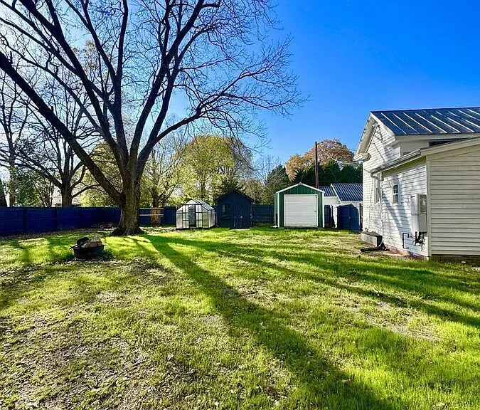 405 W Dr Martin Luther King Jr Way — Photo 19
