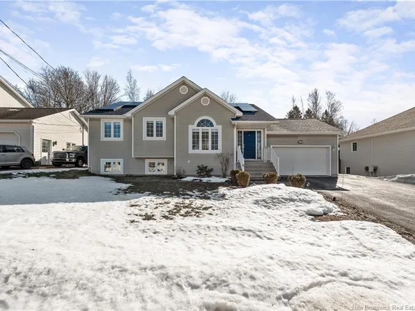 980 Barachois St, Dieppe, NB E1A 7E4