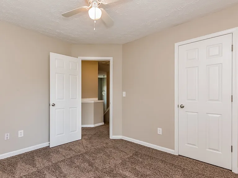 398 Glenleigh Dr — Photo 12