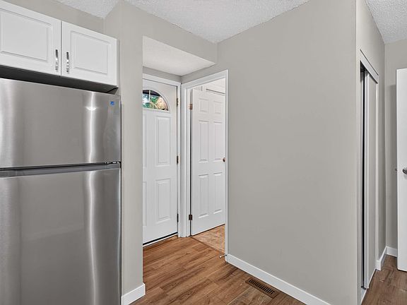2nd image of 117 Habitat Cres NW