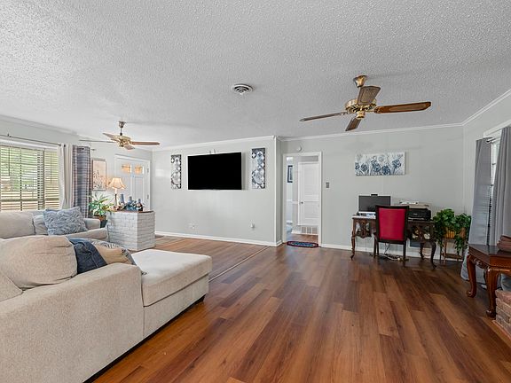 5th image of 3321 Earl Dr