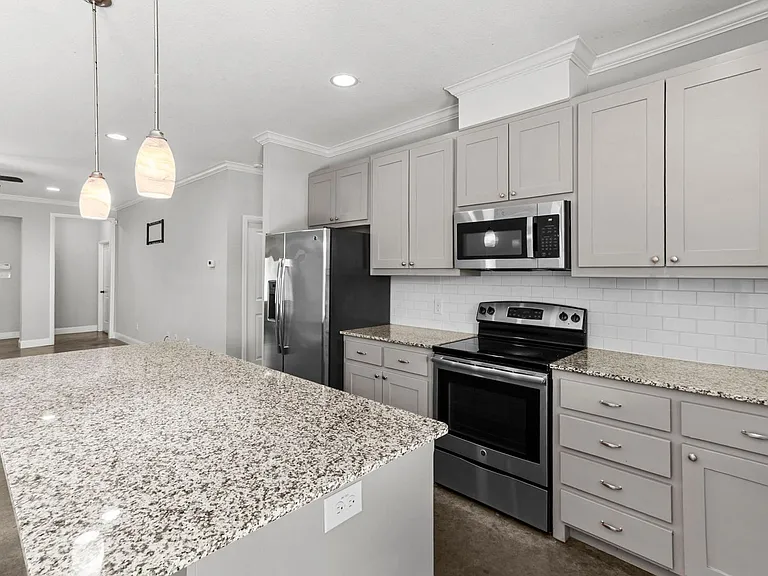 2806 Gordon Ave — Photo 7