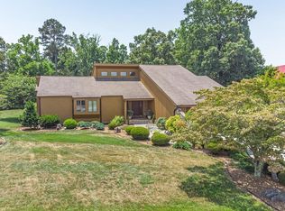 317 Battlefield Dr, Dandridge, TN 37725