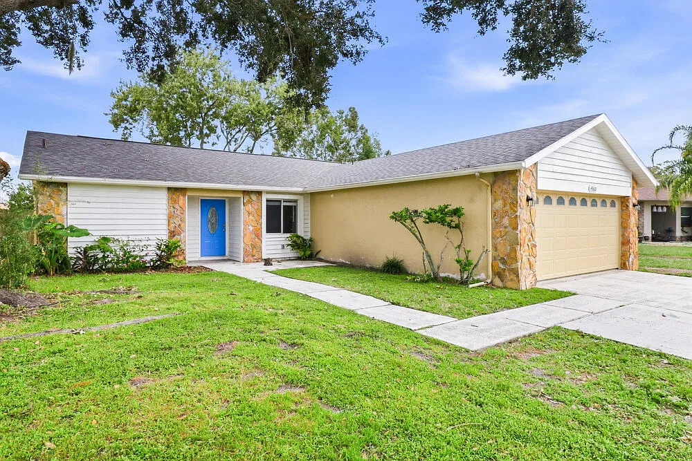 3 bed, 2.0 bath, 1524 sqft, $1,940 — Photo 3
