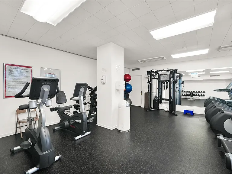 4250 N Marine Dr #22 — Photo 9