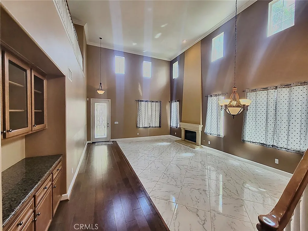 6 bed, 4.5 bath, 3654 sqft, $5,600 — Photo 4