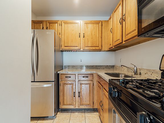 4th image of 661 10th Ave APT 4-C