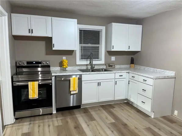 606 NE 76th St, Gladstone, MO 64118