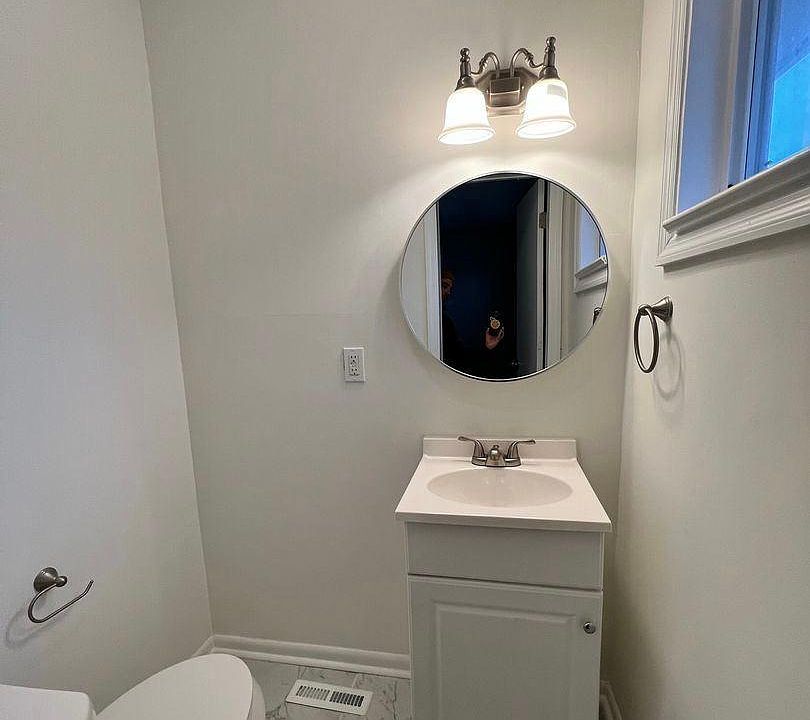 1st image of 712 Moore St #712
