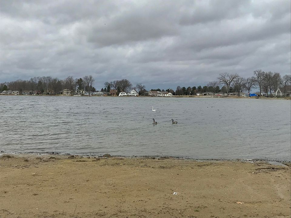 1st image of E Lake Dr