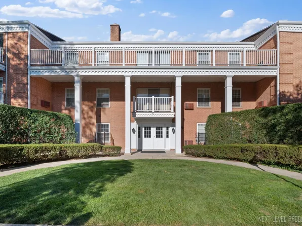 90 S 6th Ave Unit 310, La Grange, IL 60525