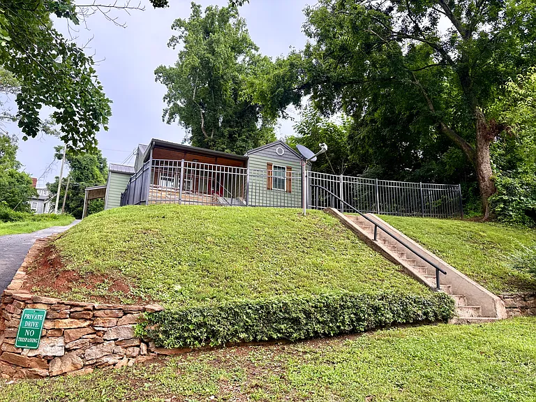 425 Sewanee St — Photo 17
