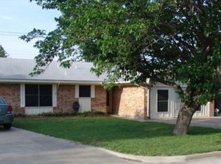 418 E Phillips Ct, Grand Prairie, TX 75051