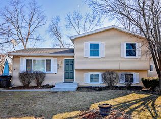 901 Alton Ct, Winthrop Harbor, IL