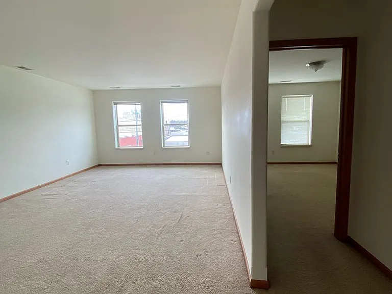 117 E Washington St — Photo 11