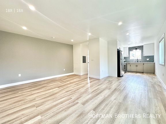 4th image of 6350 Willoughby Ave #6A